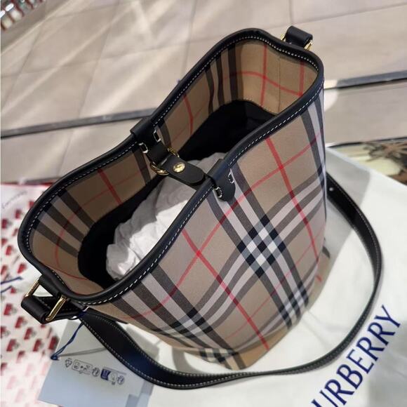 Burberry Checkered Bucket Bag NWT - Picture 3 of 9